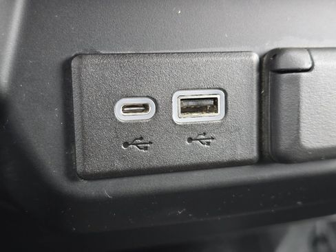 Used 2022 GMC Sierra 2500 Pro w/ Convenience Package image 5