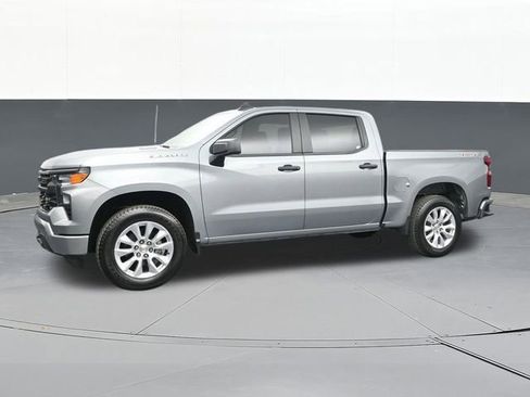 Used 2025 Chevrolet Silverado 1500 Custom image 6