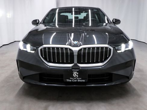 Used 2025 BMW 540i xDrive image 2