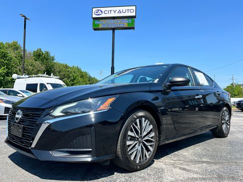 Used 2025 Nissan Altima 2.5 SV image 3