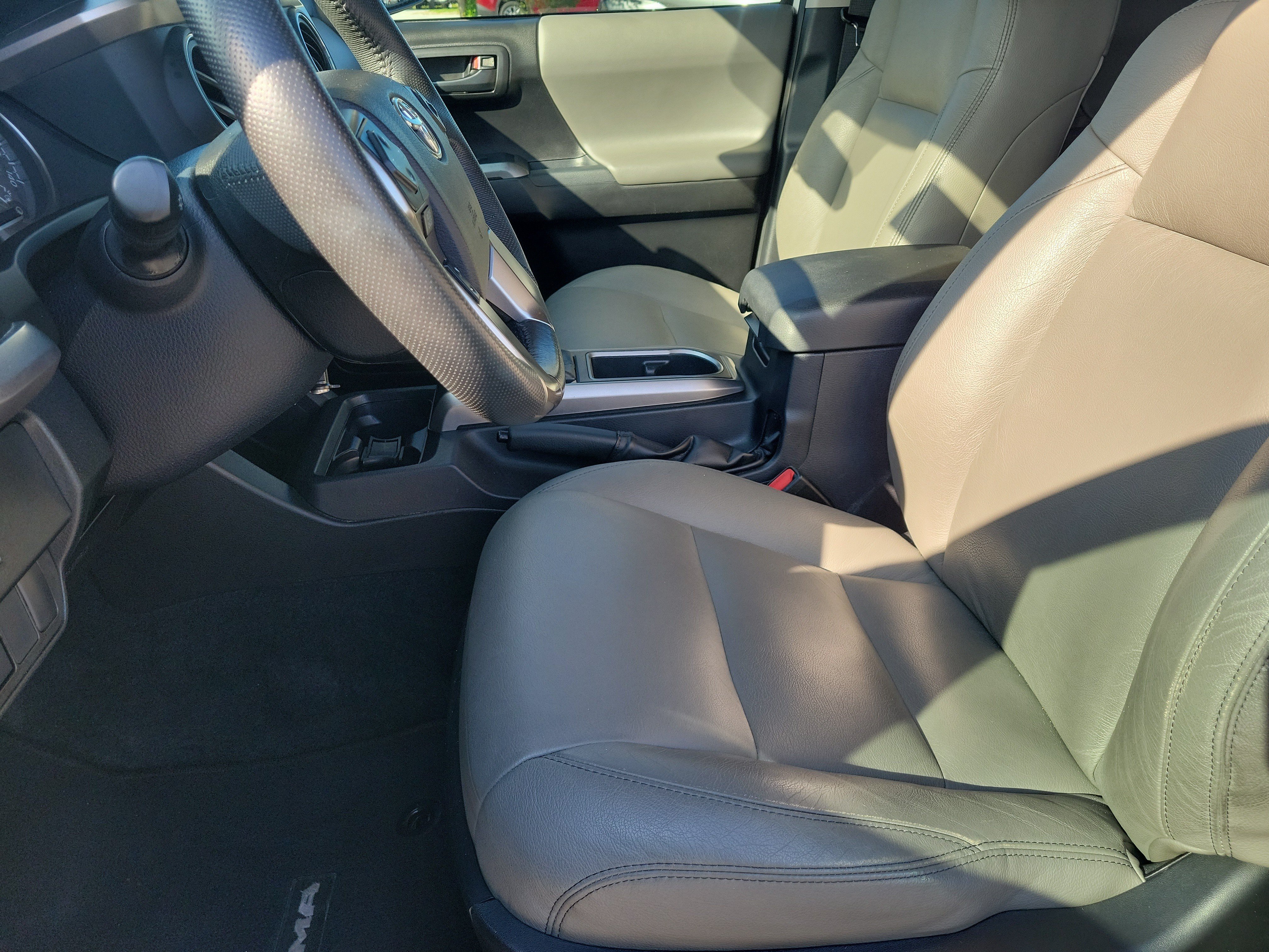 Used 2021 Toyota Tacoma SR5 RWD image 19