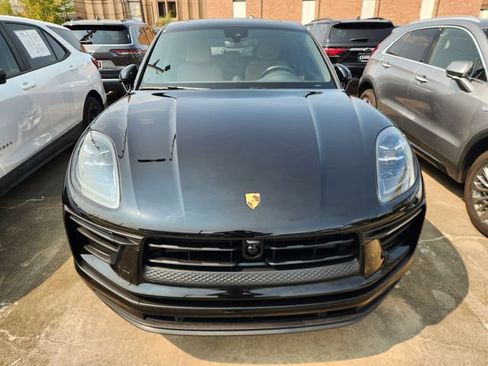 Used 2025 Porsche Macan AWD/4WD image 2
