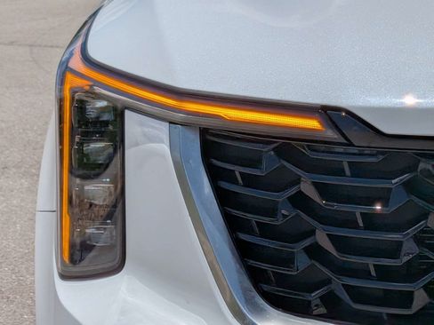 Certified 2025 Kia Sorento EX AWD/4WD image 10