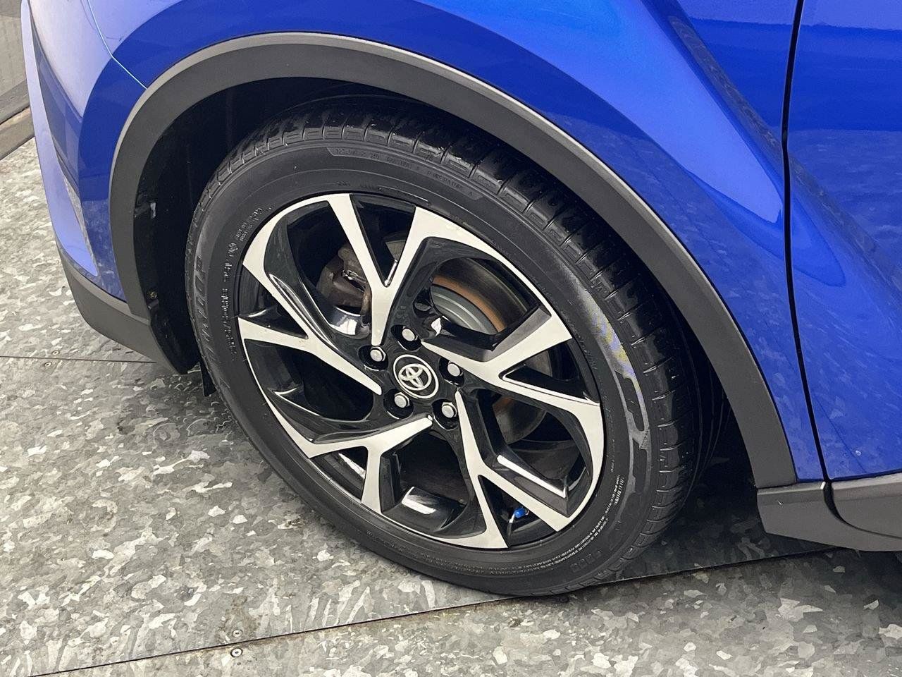 Used 2019 Toyota C-HR XLE FWD image 25
