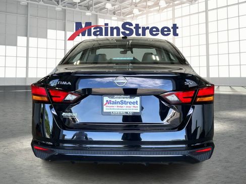 Used 2024 Nissan Altima 2.5 SV FWD image 4