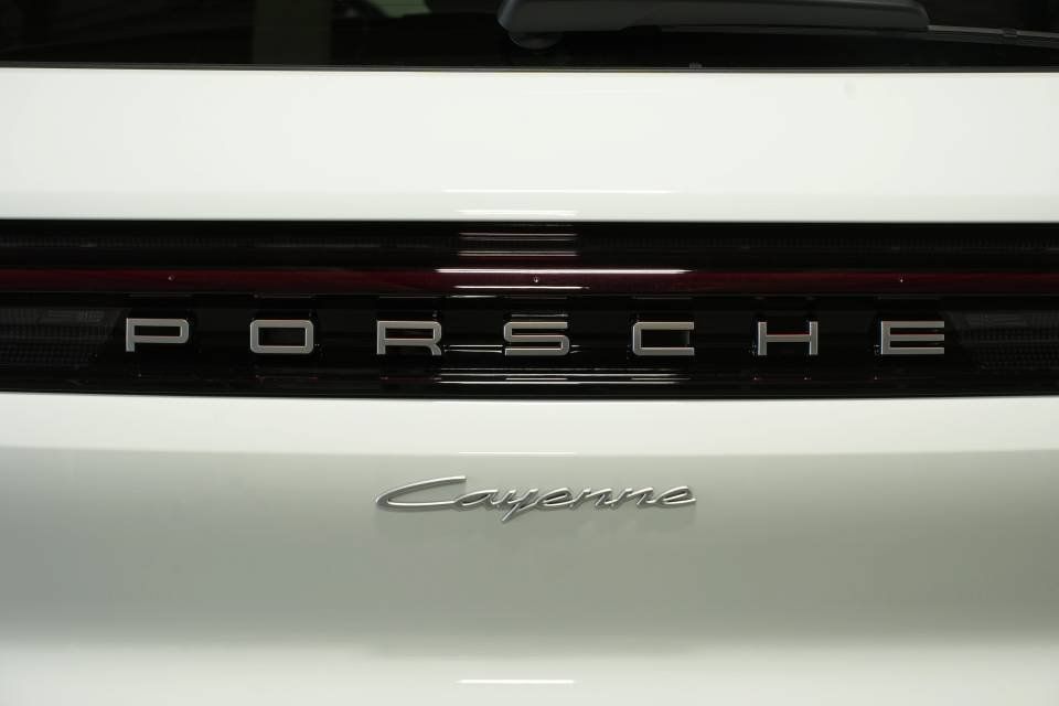 Certified 2026 Porsche Cayenne AWD/4WD image 39