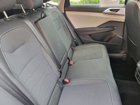 Used 2025 Volkswagen Taos SE FWD image 11