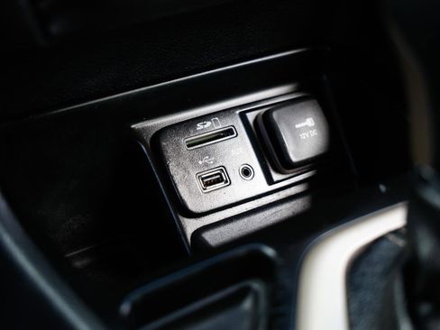 Used 2014 Jeep Cherokee Limited image 37