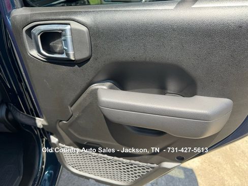 Used 2025 Jeep Wrangler Sport image 19