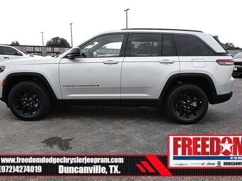 New 2026 Jeep Grand Cherokee Altitude RWD image 2