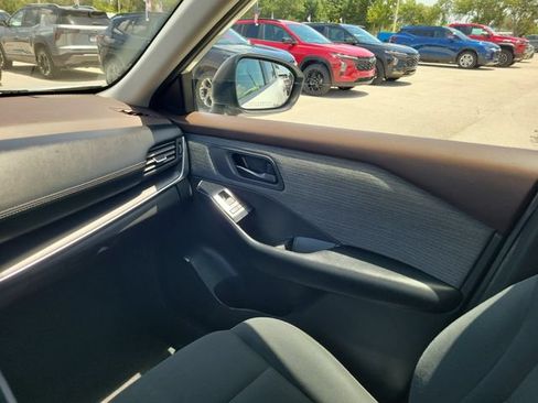 Used 2023 Nissan Rogue S AWD/4WD image 12