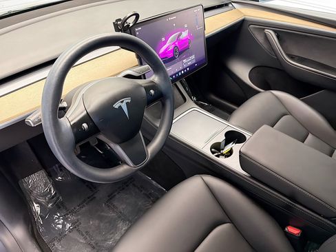 Used 2023 Tesla Model Y Long Range AWD/4WD image 7