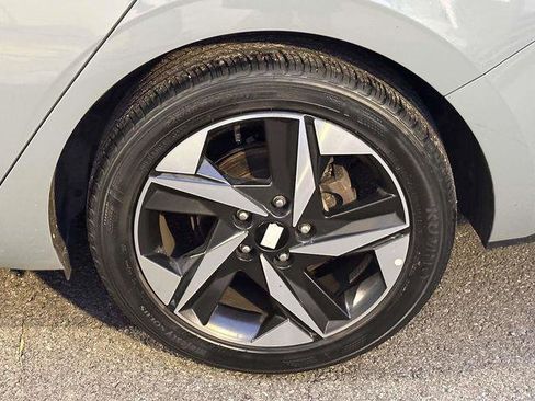 Used 2023 Hyundai Elantra Limited w/ Cargo Package FWD image 10