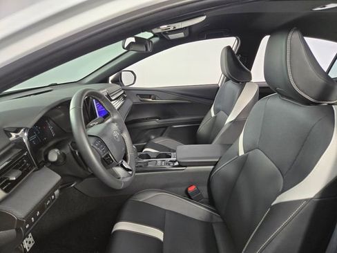 Used 2025 Toyota Camry SE image 14