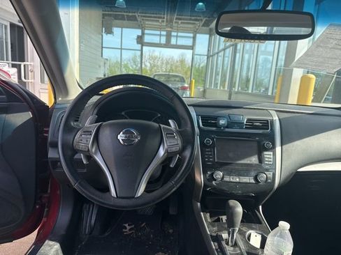 Used 2013 Nissan Altima 3.5 SV w/ Navigation Pkg image 9