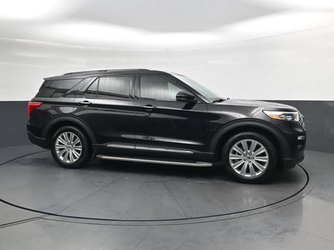 Used 2024 Ford Explorer Limited w/ Limited Technology Package RWD image 4