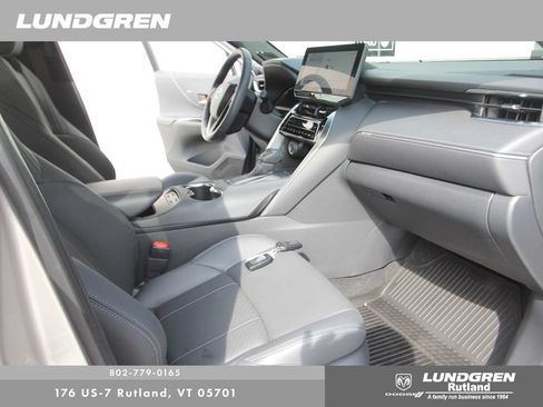Used 2024 Toyota Venza Limited AWD/4WD image 12