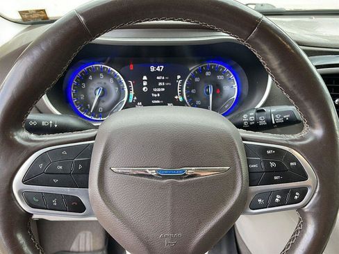 Used 2019 Chrysler Pacifica Touring Plus w/ Advanced Safetytec Group FWD image 6