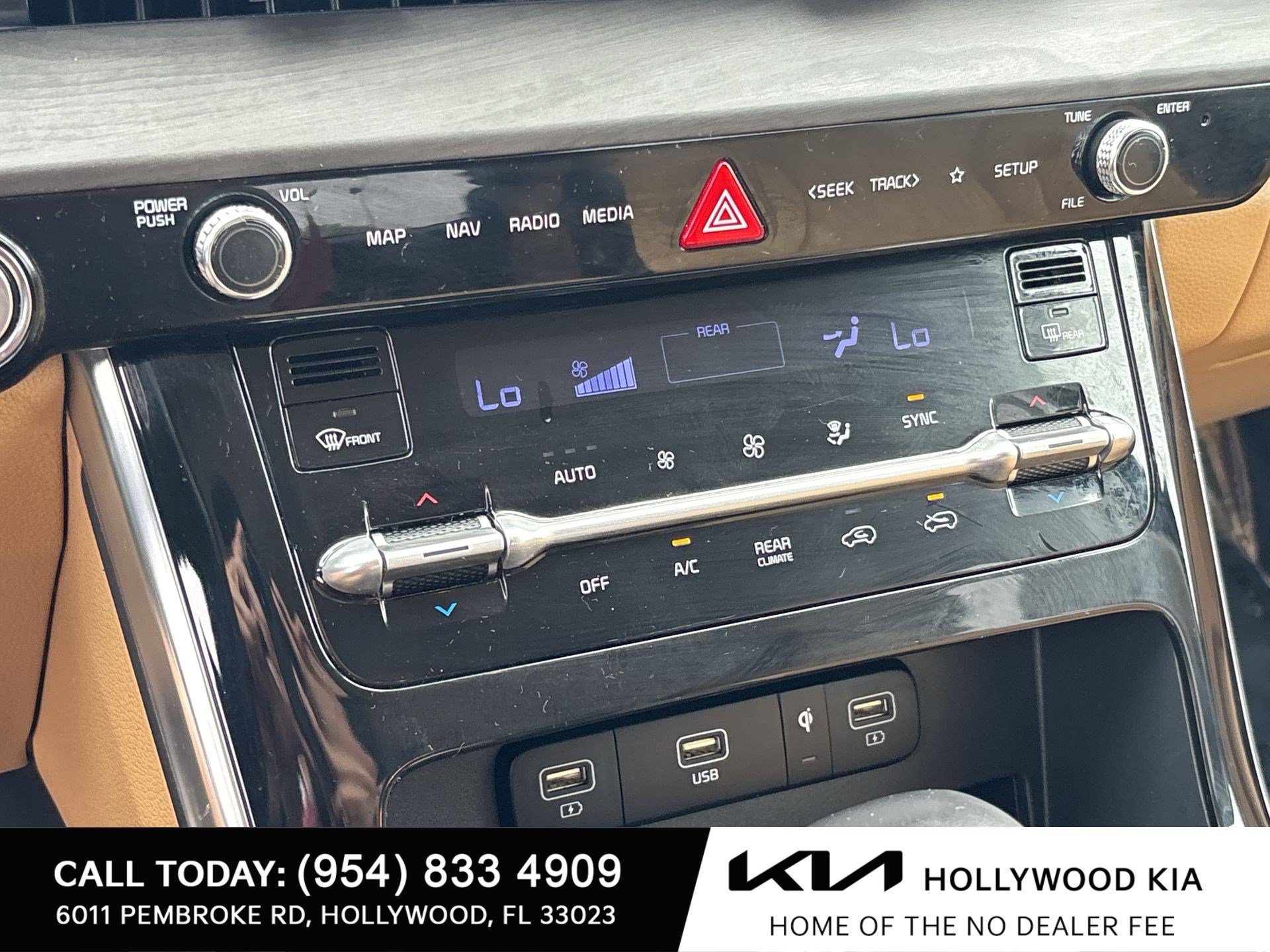 Used 2022 Kia Carnival EX FWD image 16