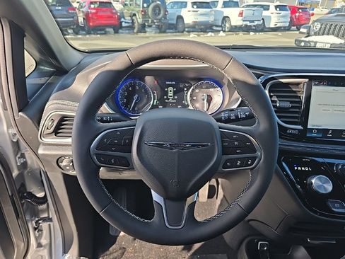 New 2026 Chrysler Pacifica Select image 24