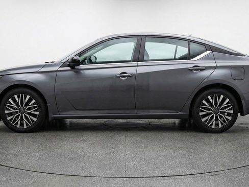 Used 2025 Nissan Altima 2.5 SV image 5