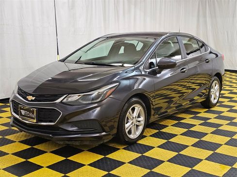 Used 2017 Chevrolet Cruze LT image 7