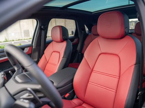 Certified 2026 Porsche Cayenne AWD/4WD image 5