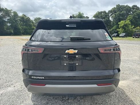 Used 2026 Chevrolet Equinox LT w/ Convenience Package II FWD image 4