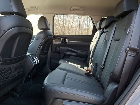 Certified 2025 Kia Sorento S image 11