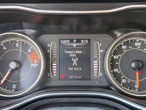 Used 2019 Jeep Cherokee Latitude w/ Popular Appearance Group FWD image 29