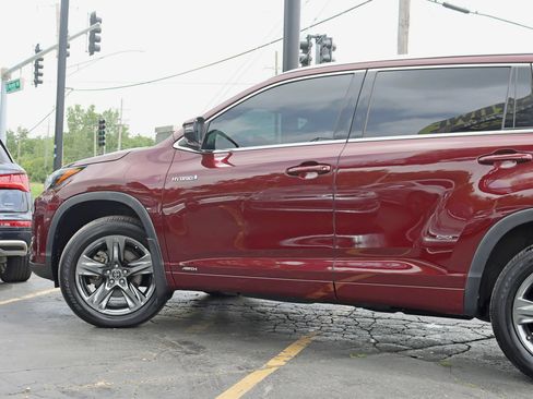 Used 2019 Toyota Highlander Limited Platinum w/ Carpet Mat Package (TMS) AWD/4WD image 13
