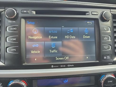 Used 2017 Toyota Highlander XLE image 24