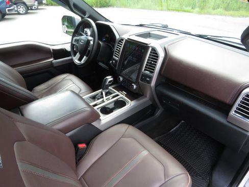 Used 2015 Ford F150 Platinum w/ Equipment Group 701A Luxury AWD/4WD image 14