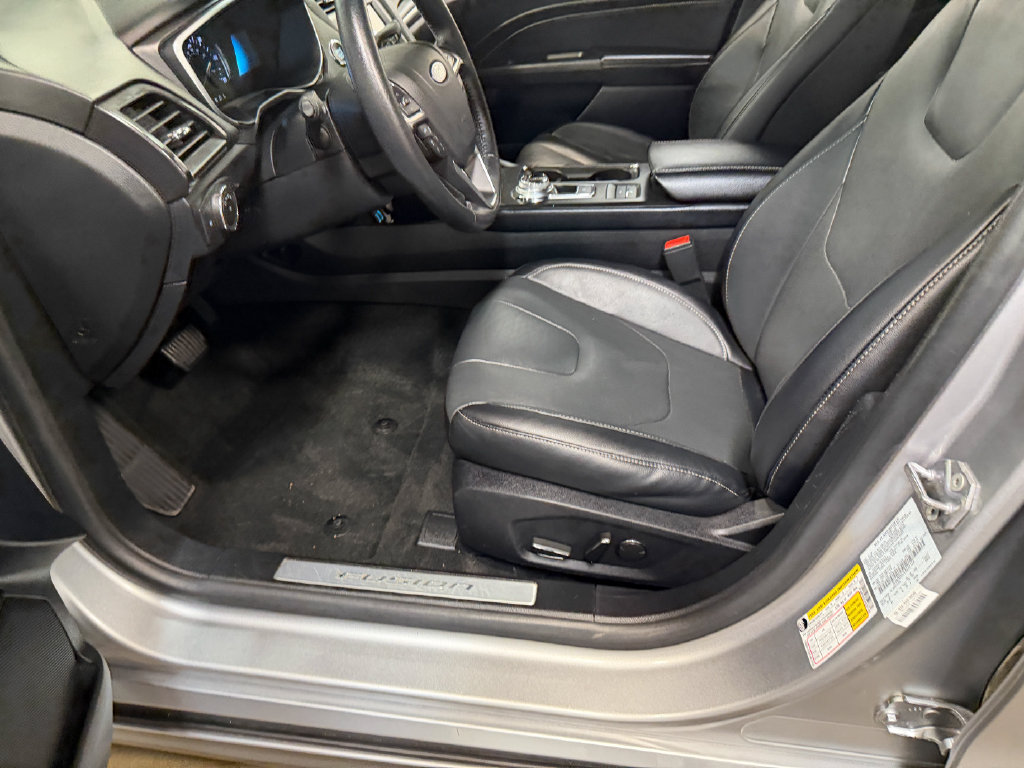 Used 2020 Ford Fusion Energi Titanium FWD image 59