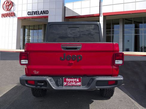 Used 2023 Jeep Gladiator Sport AWD/4WD image 5