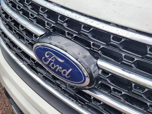Used 2020 Ford Explorer XLT w/ Equipment Group 202A AWD/4WD image 24