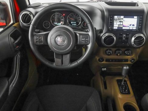 Used 2017 Jeep Wrangler Unlimited Sahara w/ Connectivity Group AWD/4WD image 35