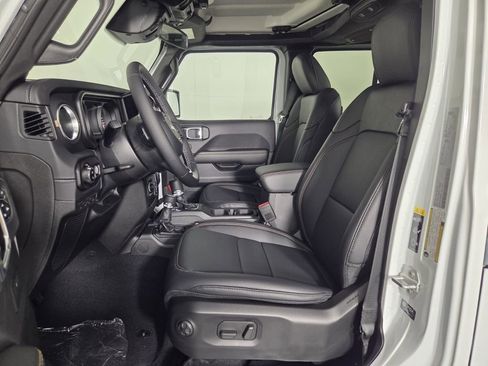 New 2026 Jeep Gladiator Sport image 9