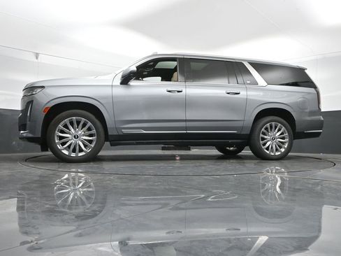 Used 2023 Cadillac Escalade ESV Premium Luxury image 52