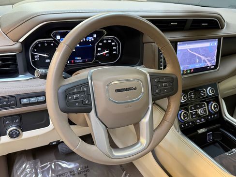 Used 2021 GMC Yukon Denali w/ Denali Premium Package image 4