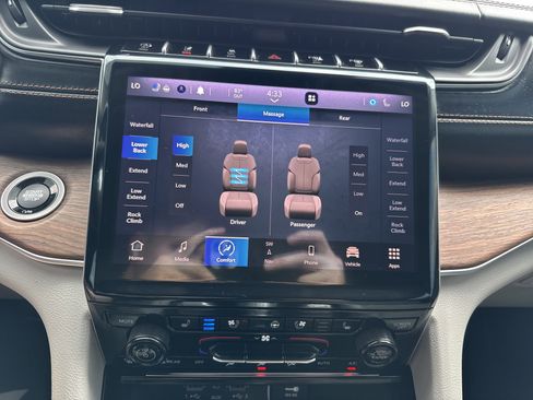 Used 2021 Jeep Grand Cherokee L Summit w/ Luxury Tech Group V image 15