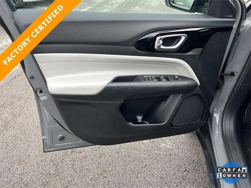 Certified 2022 Jeep Compass Limited image 24