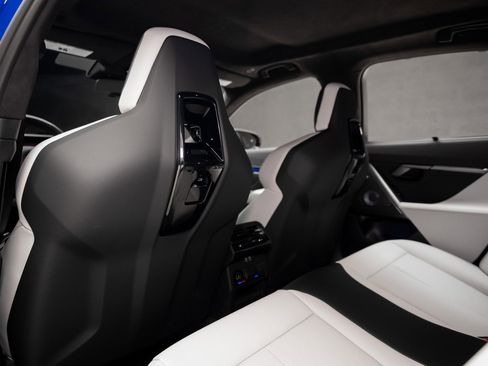 Used 2025 BMW M5 w/ Carbon Package image 72