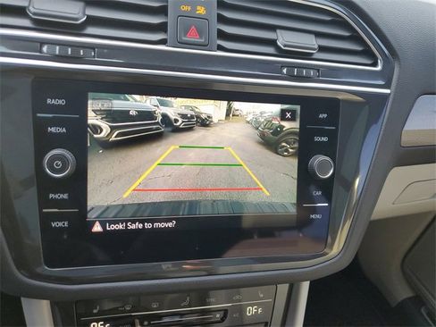 Certified 2022 Volkswagen Tiguan SE R-Line image 24