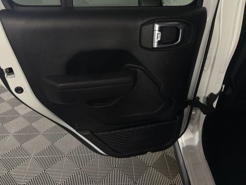 Used 2023 Jeep Wrangler Unlimited Rubicon 4xe image 26