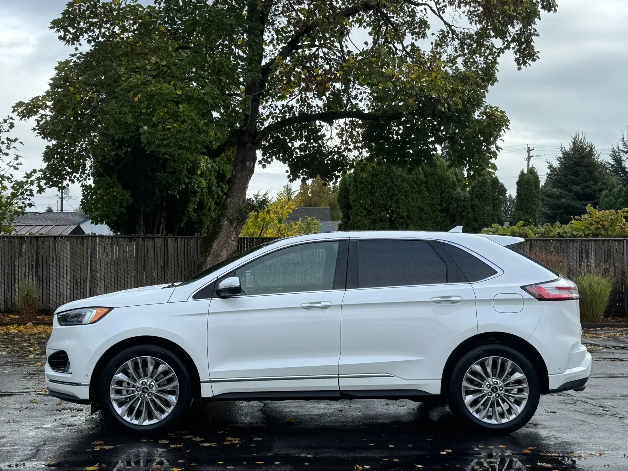 Used 2020 Ford Edge Titanium w/ Equipment Group 301A AWD/4WD image 2