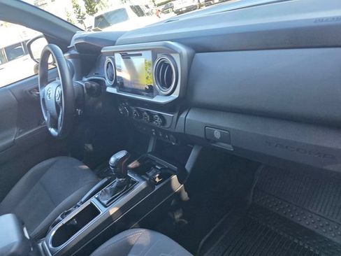 Used 2018 Toyota Tacoma TRD Off-Road w/ Technology Package AWD/4WD image 20