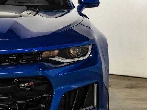 Used 2018 Chevrolet Camaro ZL1 image 30