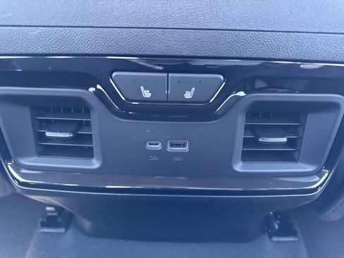 Used 2024 GMC Sierra 1500 AT4 w/ Technology Package image 17