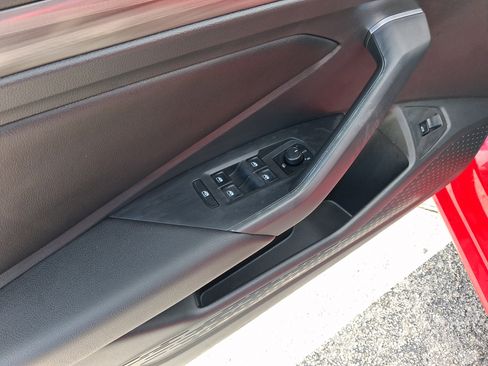 Used 2019 Volkswagen Jetta SEL w/ Cold Weather Package FWD image 12